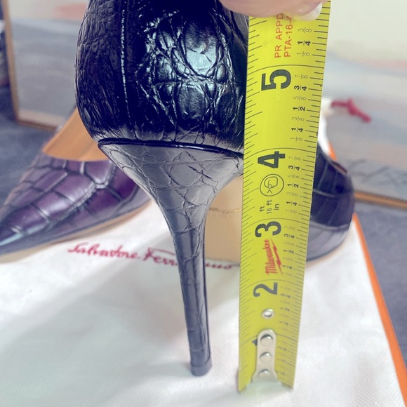 SALVATORE FERRAGAMO LIKE NEW HEELS 🔥💃🏻🔥 - Picture 6 of 6